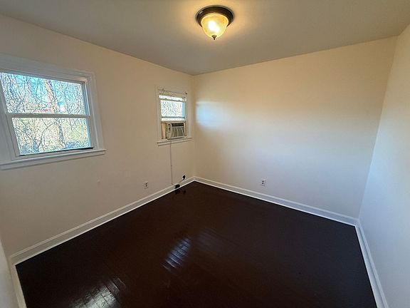 4th image of 1520 Effingham Rd