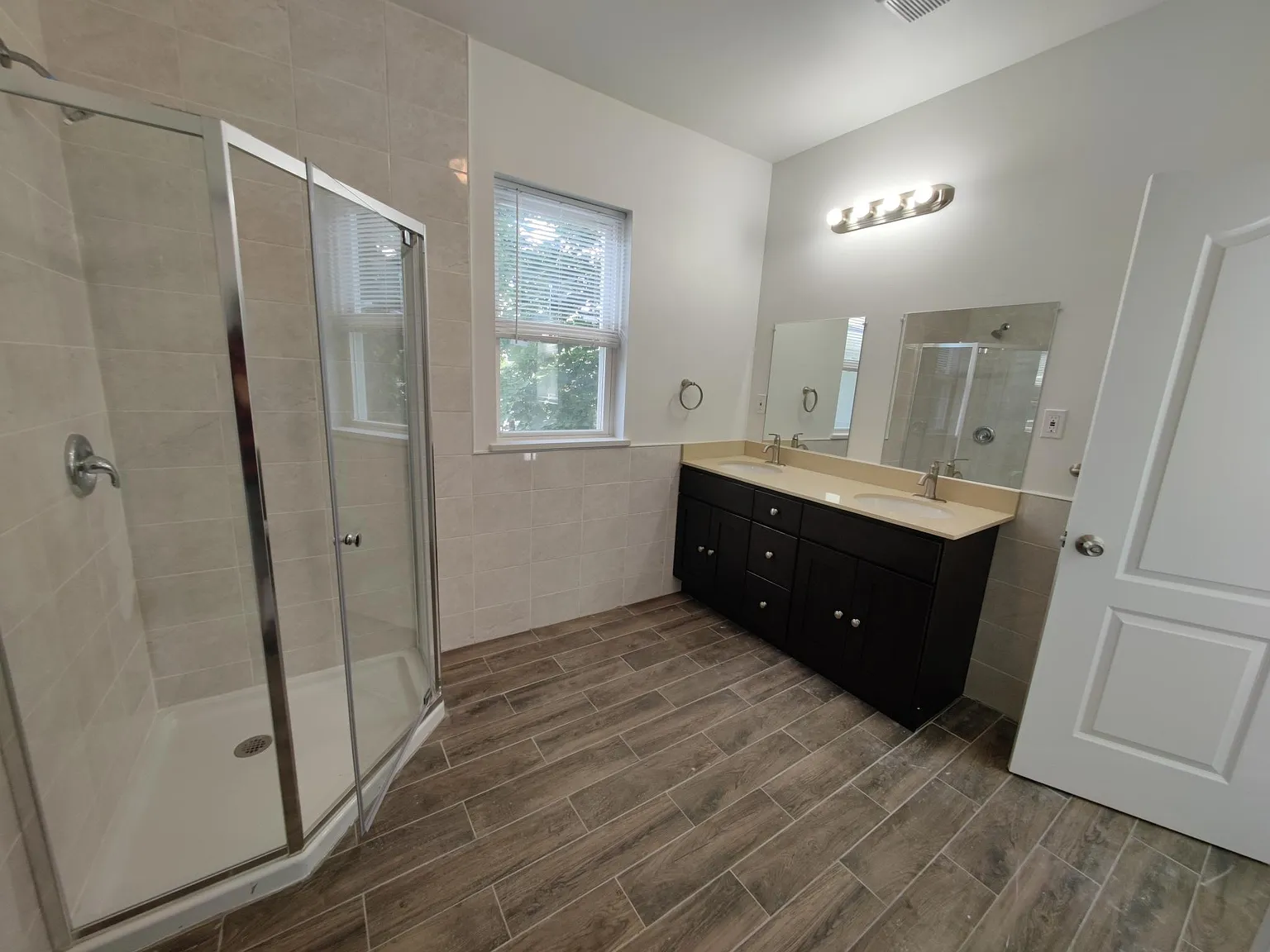 4 bed, 1300 sqft, $3,700 — Photo 2
