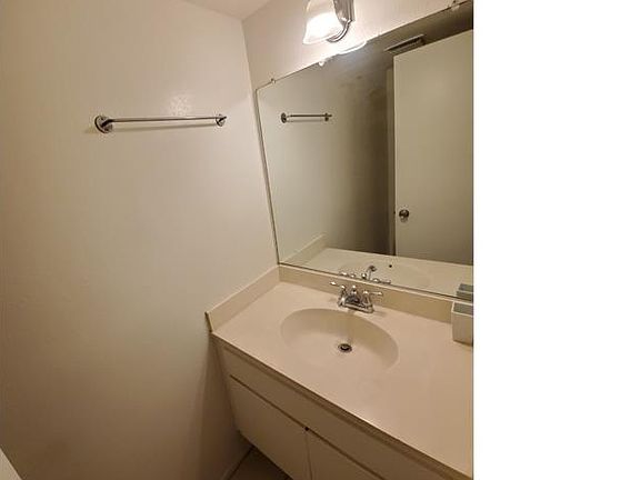 5th image of 834 Sparrow Ln