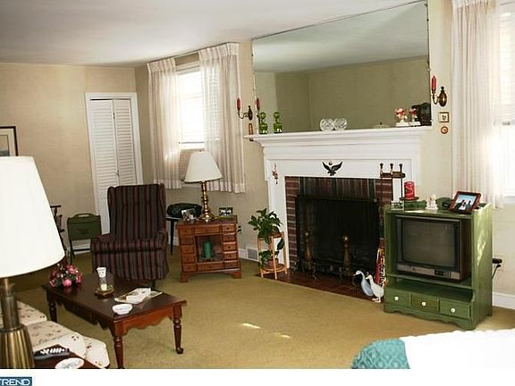 4th image of 241 James Dr