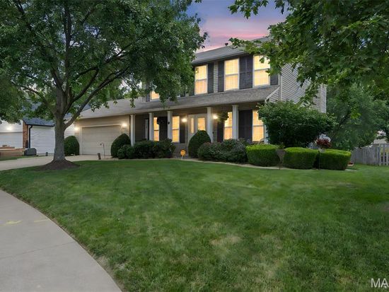 280 Alexandria Dr, Saint Charles, MO 63304