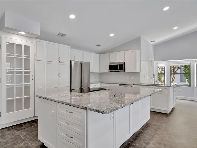 6044 Marella Dr — Photo 7