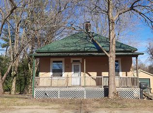 514 E Mitchell St, Salem, IL 62881