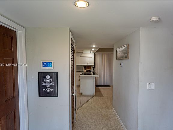 4th image of 982 SW Airoso Blvd