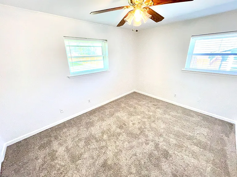 201 E Fuller Dr — Photo 9