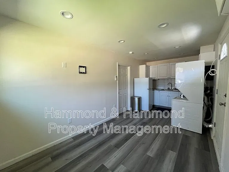 4447 Babcock Ave — Photo 7