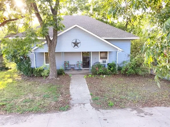 532 S Santa Fe St, Wolfe City, TX 75496