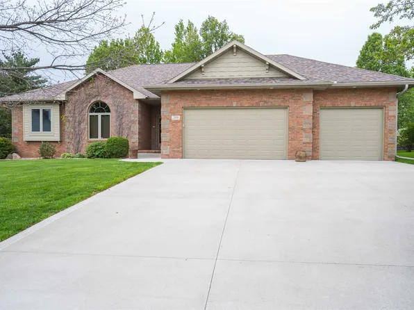 7488 Ashley Dr, Johnston, IA 50131