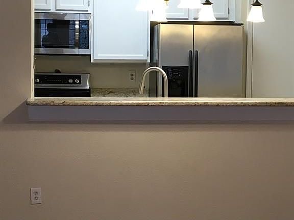 4th image of 580 Wilcrest Dr