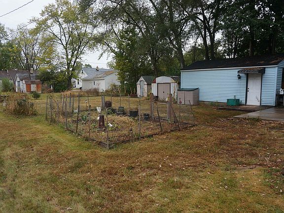 4th image of 915 River Park Dr
