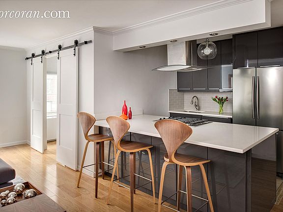 2nd image of 303 Greenwich St #3G