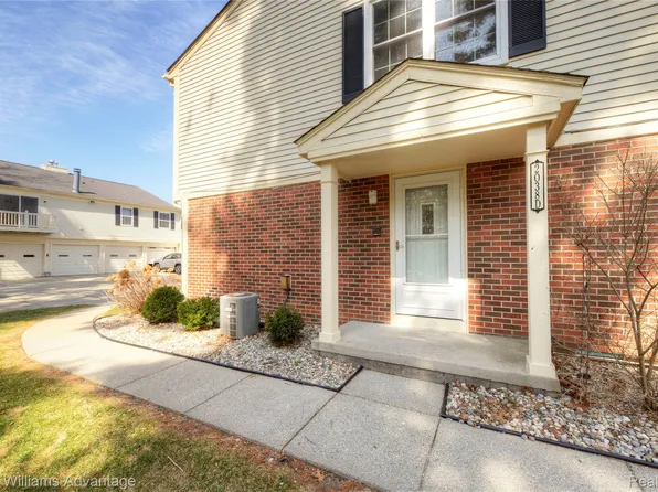 2038 Hidden Meadows Dr Unit D, Walled Lake, MI 48390