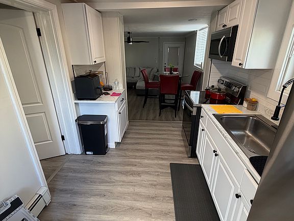 3rd image of 44 West Ave Floor 1