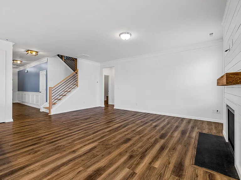 1069 Pennington Dr — Photo 16