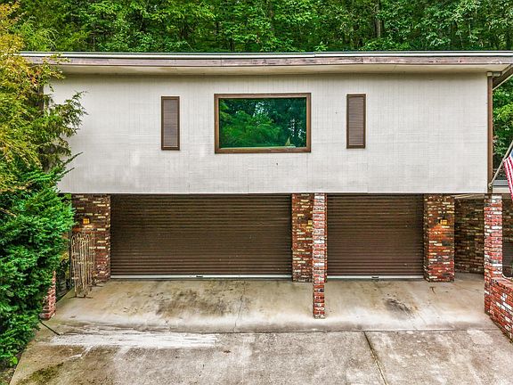 4th image of 211 Club House Dr