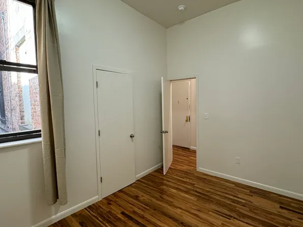 2310 2nd Avenue image 11 of 12