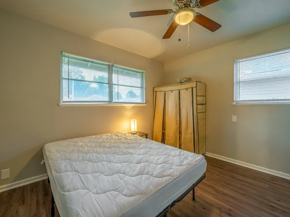 (undisclosed Address), Houston, TX 77033