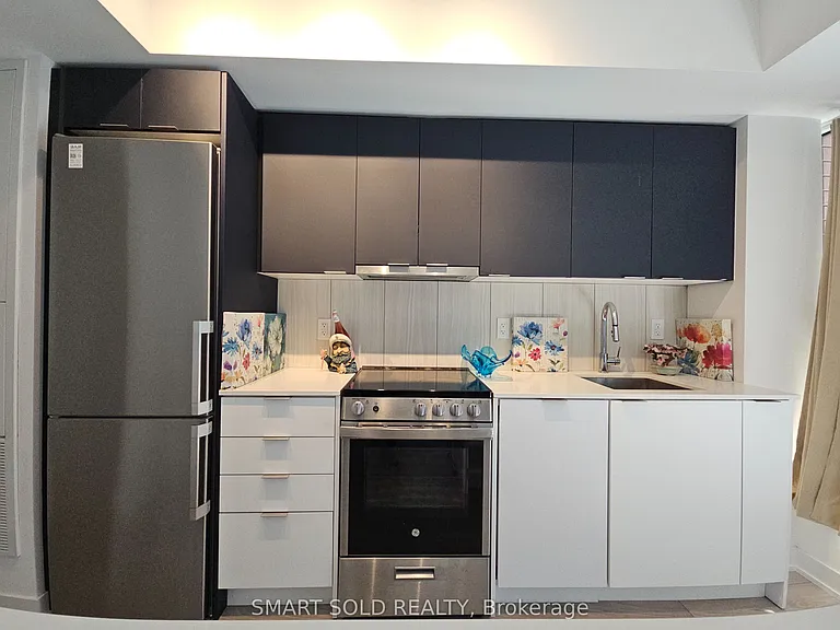 8 Tippett Rd #312 — Photo 5
