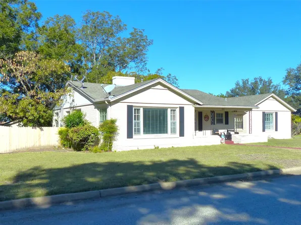 1031 W 11th St, Brady, TX 76825