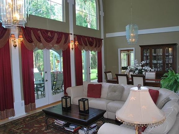 3rd image of 106 Wayland Cir