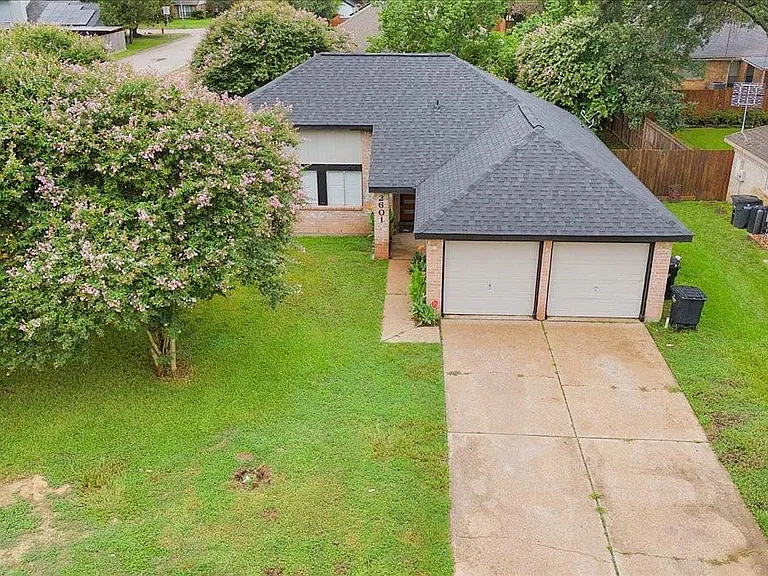 2601 Village Circle Dr — Photo 1