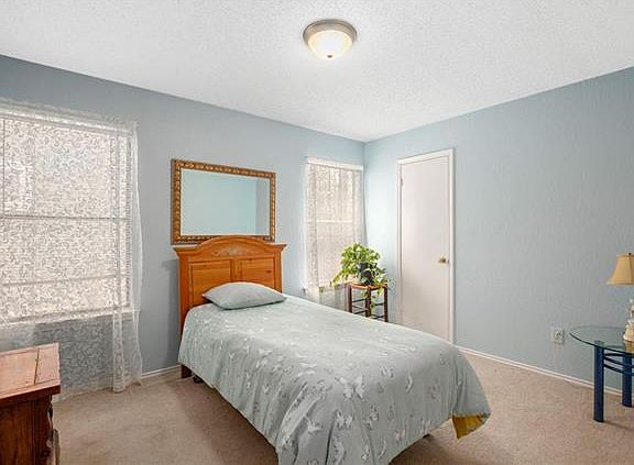 4th image of 2617 Monarch Dr