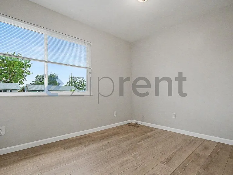 2307 N Cirby Way — Photo 25