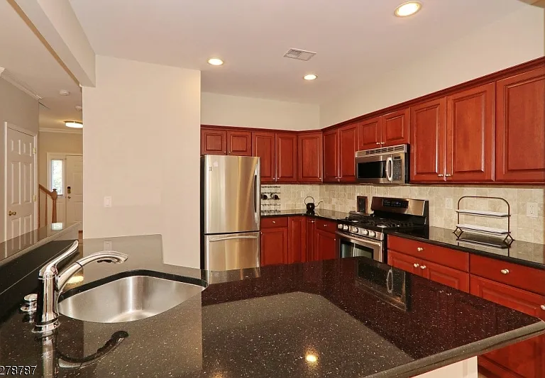 64 Park Ave — Photo 6