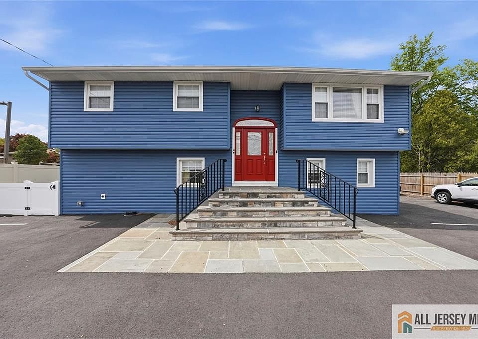 1st image of 1084 Stelton Rd