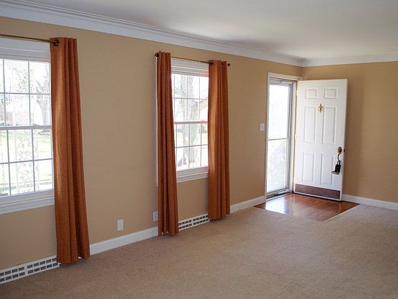 4th image of 1140 Monterey Dr