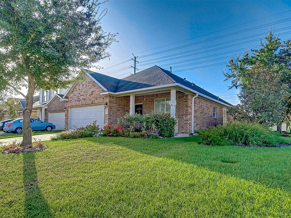 1st image of 26439 Richwood Oaks Dr #26439