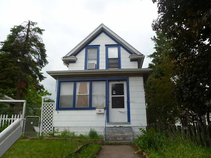 2nd image of 3831 Fremont Ave N