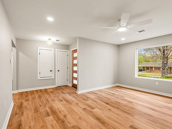 4th image of 1310 Sunset Dr