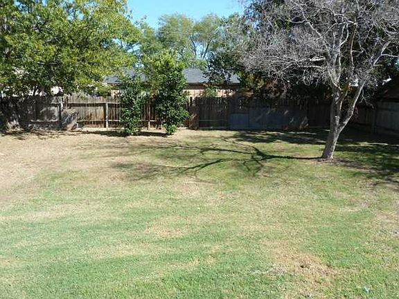 2nd image of 1806 Easton Dr