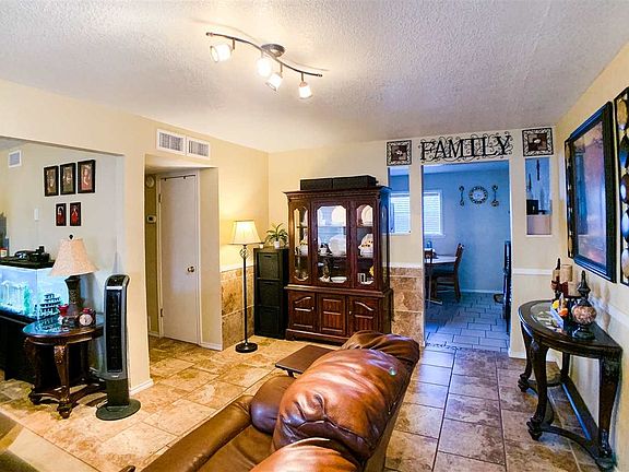 4th image of 341 E Hervey St