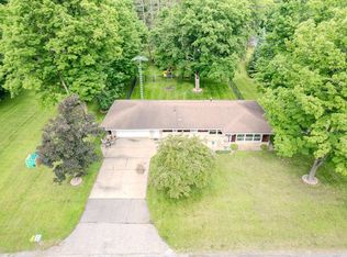 317 Winnebago Ave, Hatley, WI 54440