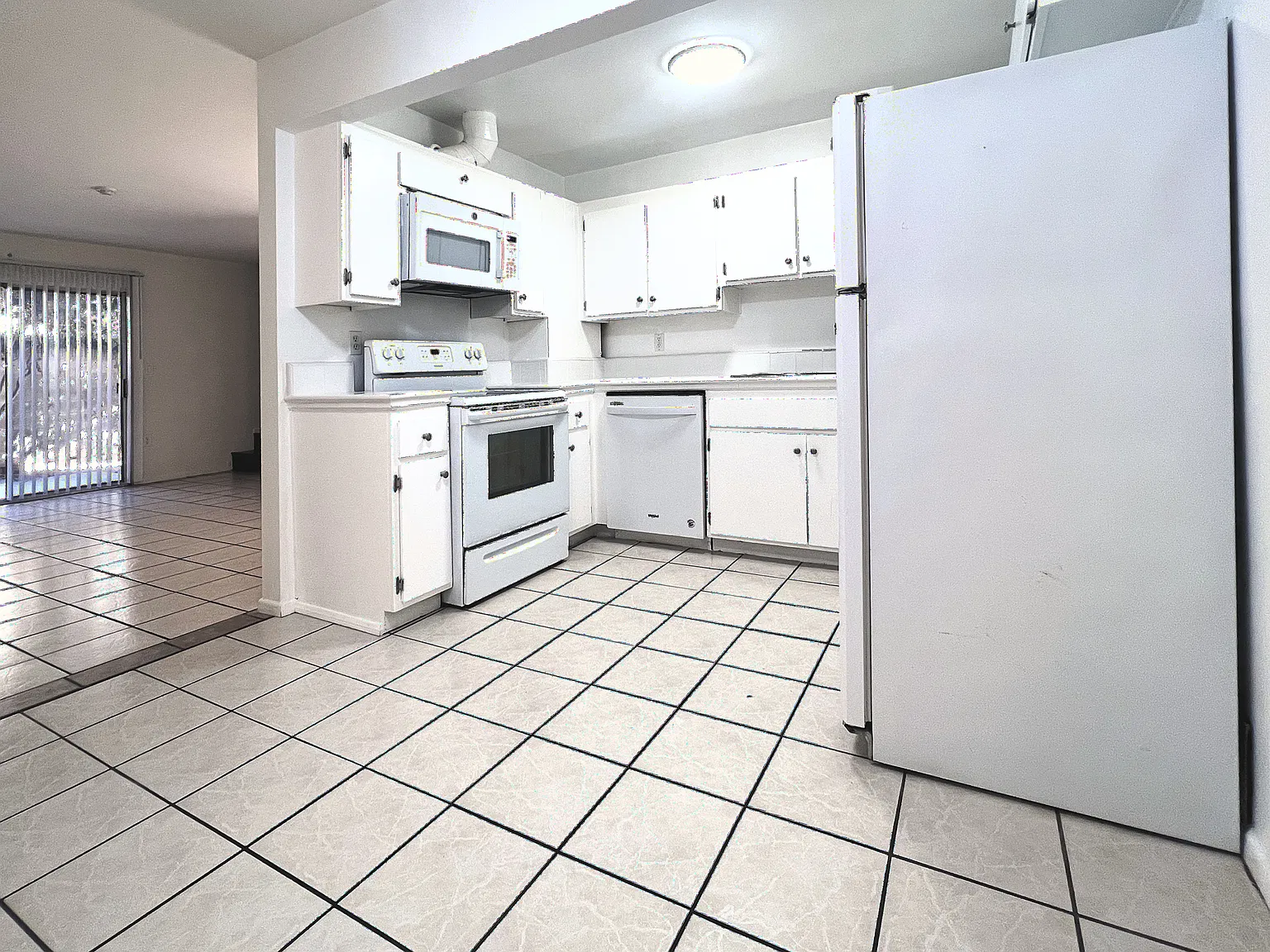 2 bed, 1.5 bath, 1000 sqft, $2,500 — Photo 4