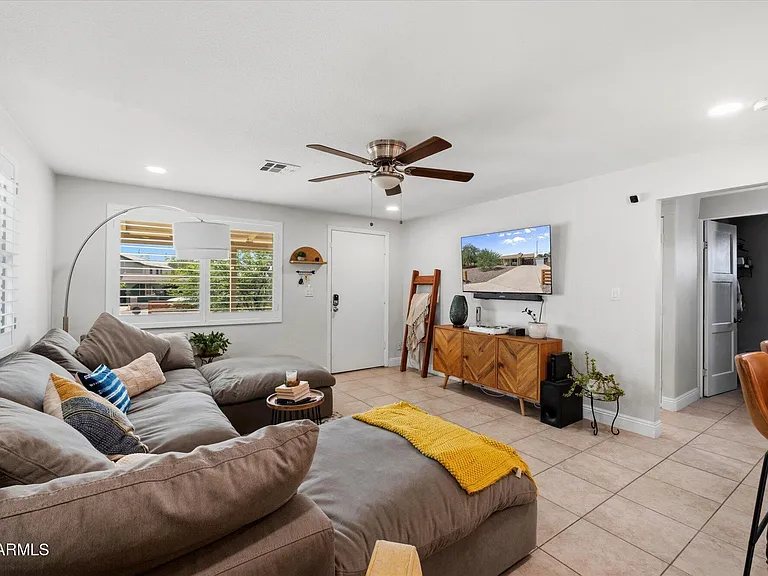 1324 E Orangewood Ave — Photo 10