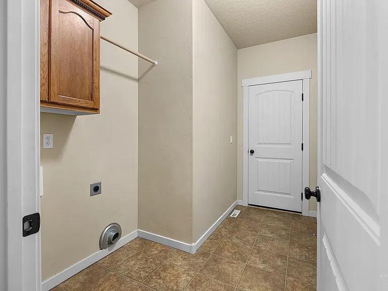 12805 W Berghan St — Photo 30