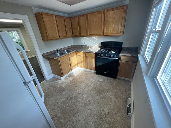 5th image of 3240 E Washington Ave #3240