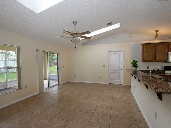 4th image of 1306 Wildberry Ln