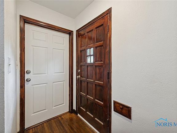 3rd image of 3802 Burton Ave