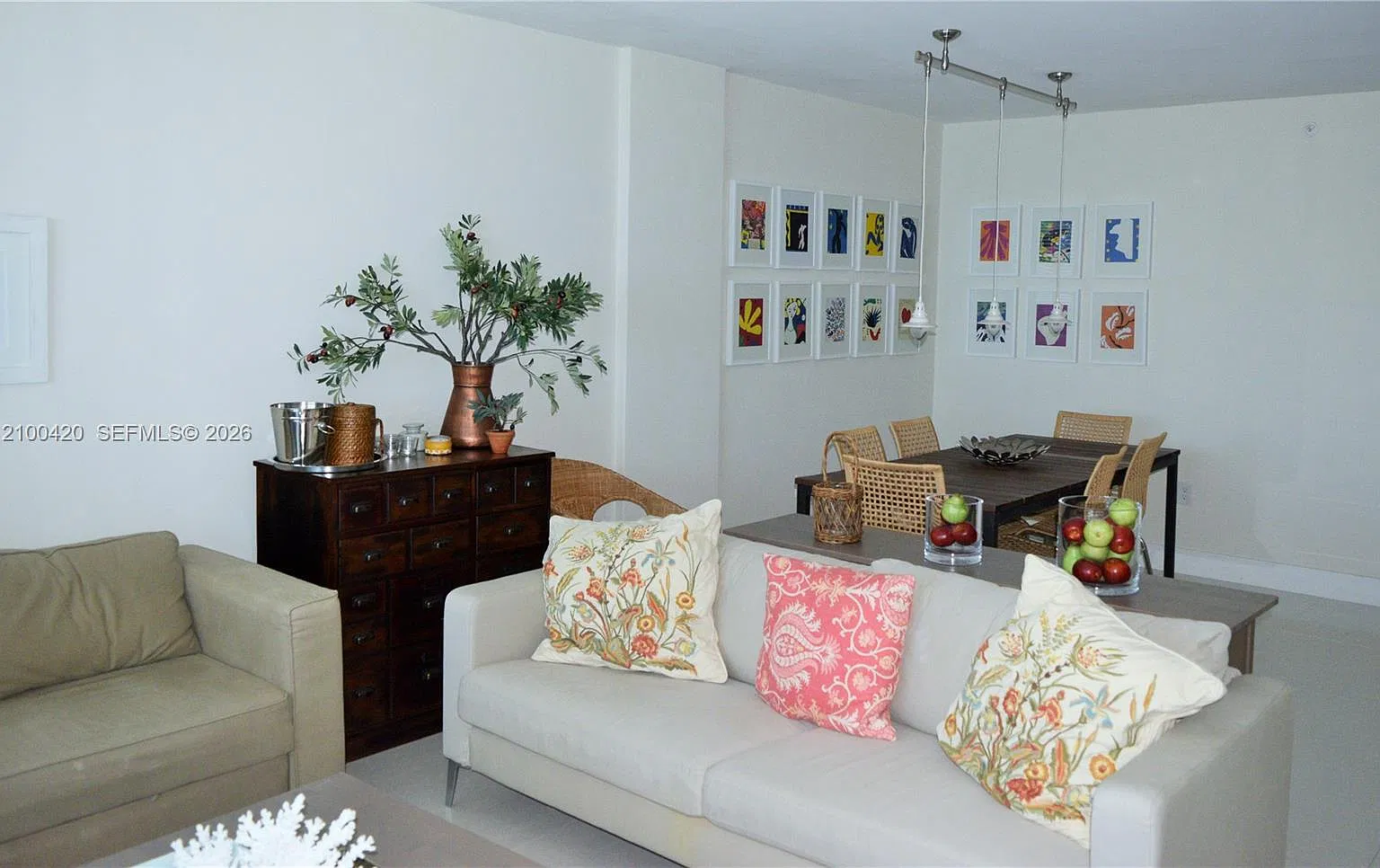 Harbour House Condominium — Photo 3