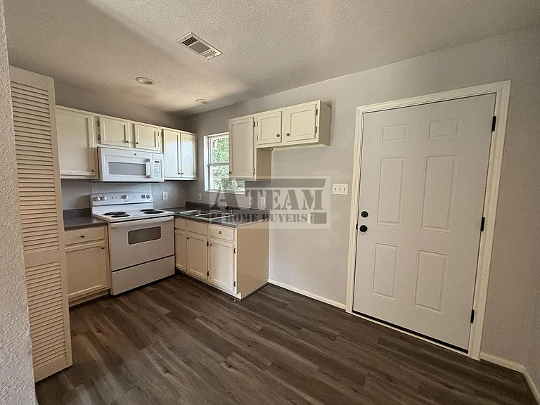 124 Timbercrest Dr — Photo 2