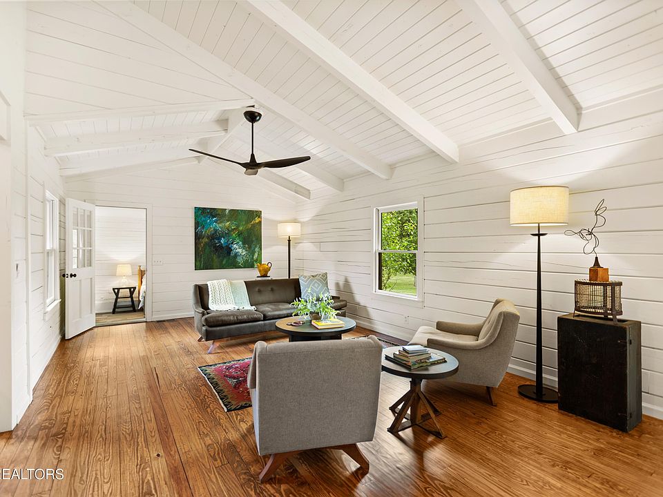 10th image of 284 Savannah Shores Dr