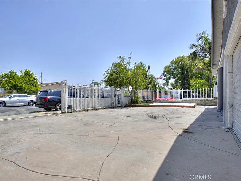 6149 Case Ave — Photo 32