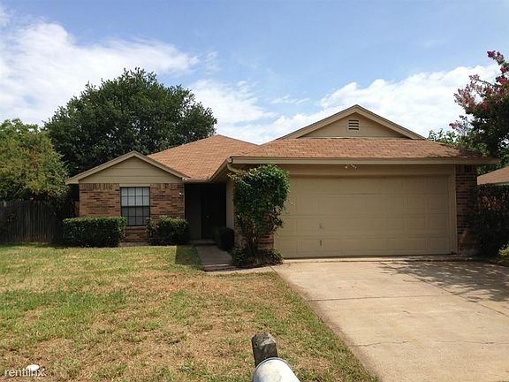 3rd image of 221 Myrtle Dr