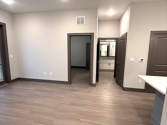 5th image of 400 W 5th St #6210