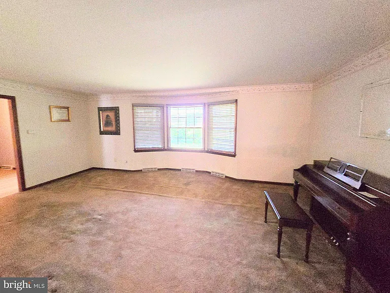 135 Hancock Ln — Photo 8