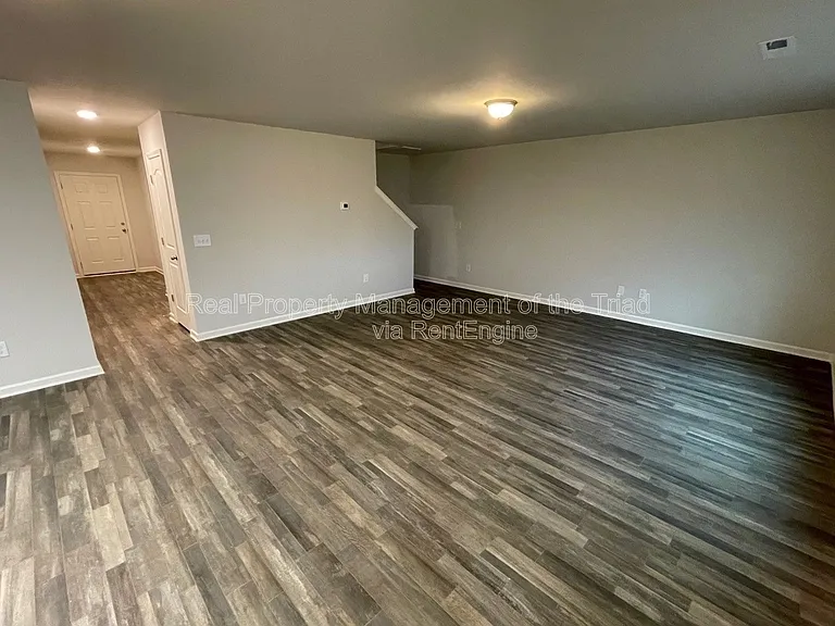 3824 Miller Dr — Photo 3